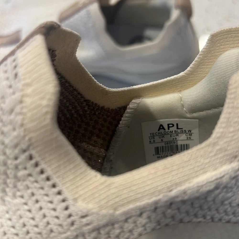 APL SHOES - Picture 3 of 5